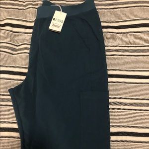FIGS NWT Men’s Cargo Scrub Pant - XL Tall